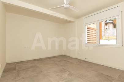 Groundfloor with garden to enjoy and live in -15