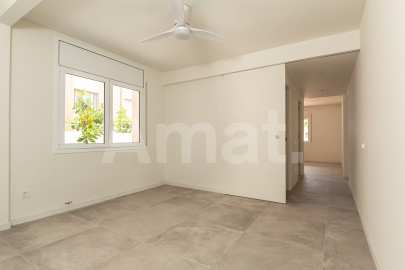 Groundfloor with garden to enjoy and live in -16
