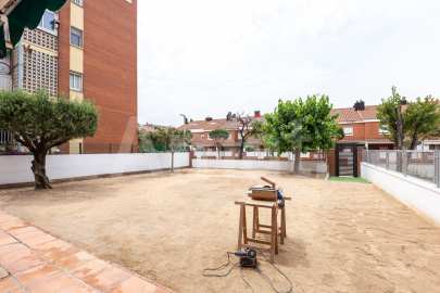 Groundfloor with garden to enjoy and live in -24