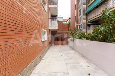 Groundfloor with garden to enjoy and live in -27