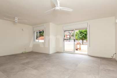 Groundfloor with garden to enjoy and live in -3