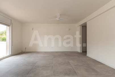 Groundfloor with garden to enjoy and live in -6