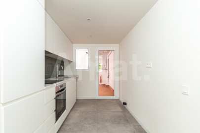 Groundfloor with garden to enjoy and live in -7