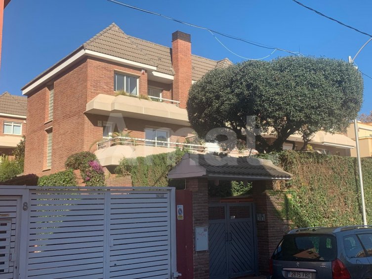 Exclusiva casa adossada cantonera amb jardí privat a Sant Just Desvern -24