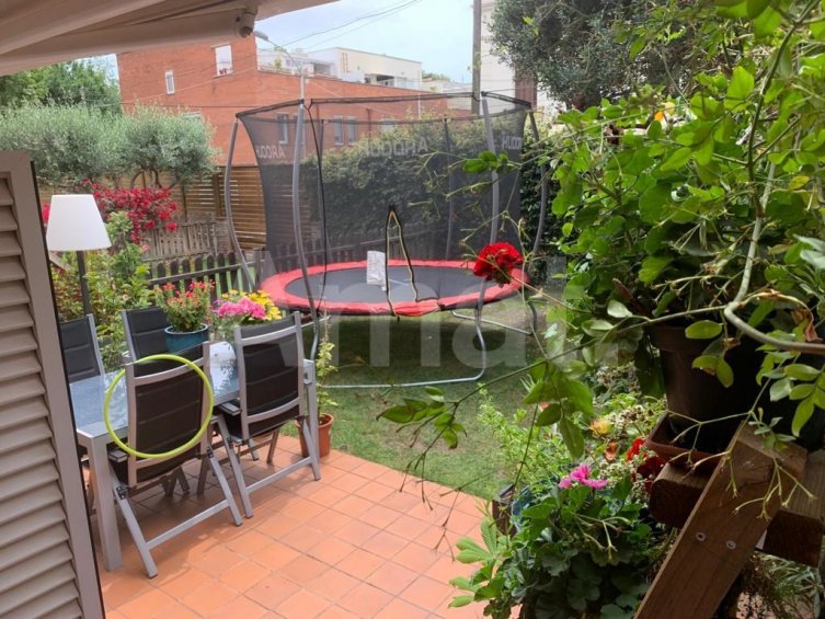 Exclusiva casa adossada cantonera amb jardí privat a Sant Just Desvern -3