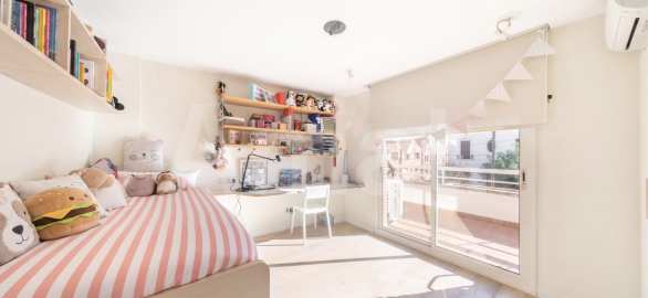 Exclusiva casa adossada cantonera amb jardí privat a Sant Just Desvern -12