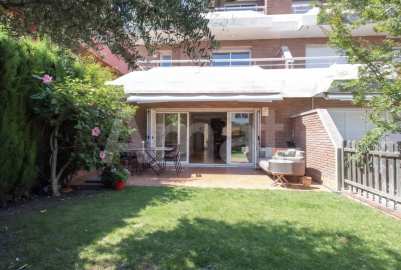 Exclusiva casa adossada cantonera amb jardí privat a Sant Just Desvern -2
