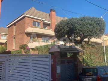 Exclusiva casa adossada cantonera amb jardí privat a Sant Just Desvern -24