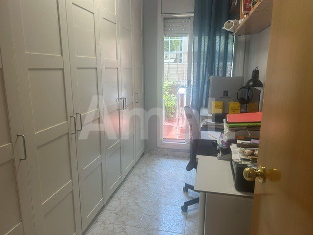 Magnificent Corner Ground Floor Duplex with Private Garden -12