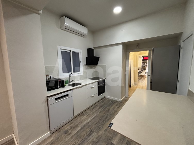 Commercial Premises of 92 sqm, Fully Refurbished and Ready for Business -11
