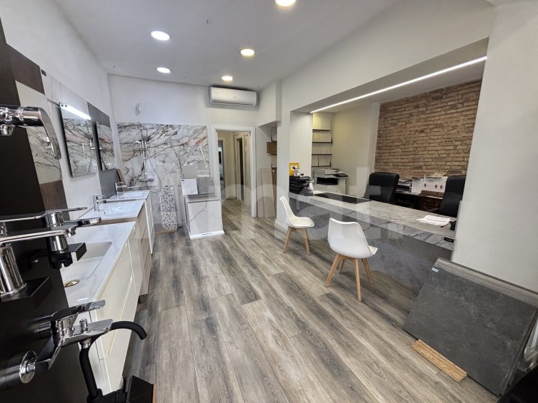 Commercial Premises of 92 sqm, Fully Refurbished and Ready for Business -4