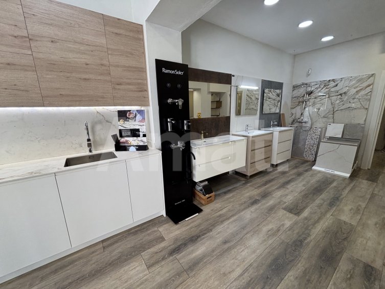 Commercial Premises of 92 sqm, Fully Refurbished and Ready for Business -8