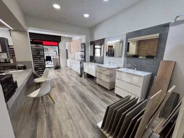 Commercial Premises of 92 sqm, Fully Refurbished and Ready for Business