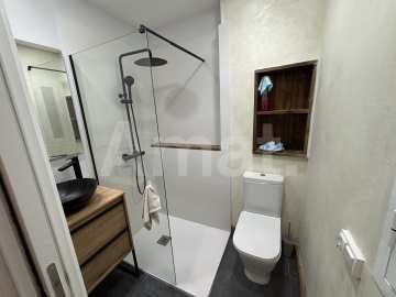 Commercial Premises of 92 sqm, Fully Refurbished and Ready for Business -12