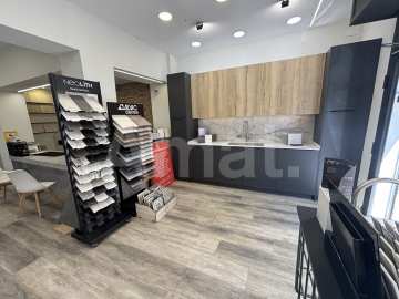 Commercial Premises of 92 sqm, Fully Refurbished and Ready for Business -3