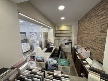 Commercial Premises of 92 sqm, Fully Refurbished and Ready for Business -5