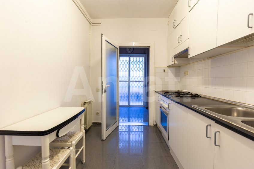 Bright apartment with balcony, in La Barceloneta, close to the sea -14