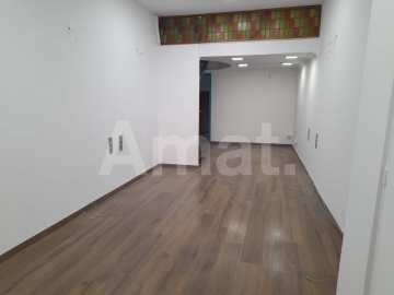 Local en calle Valencia -16