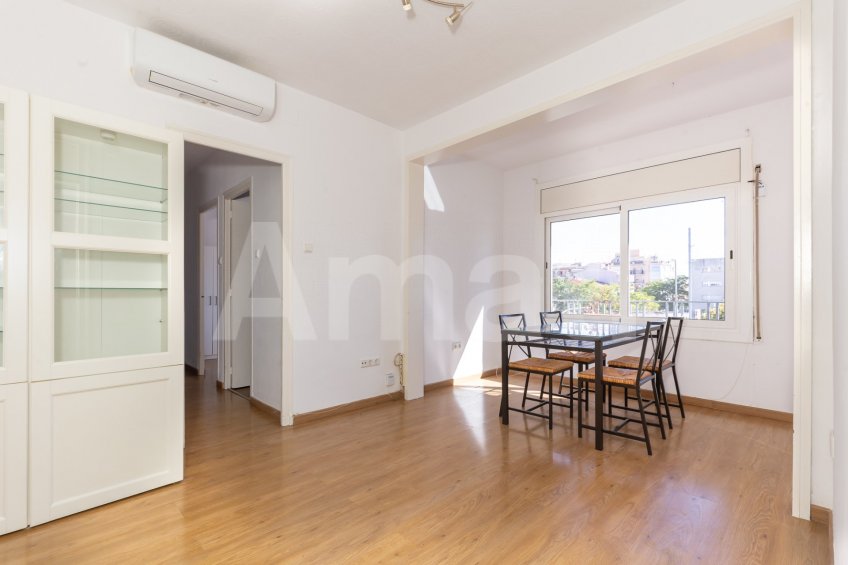 Bright 3-bedroom apartment in Segle XX