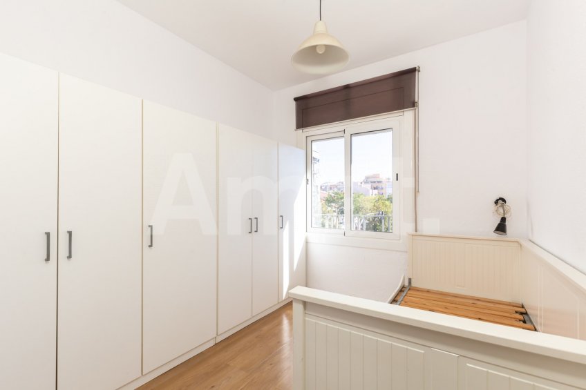 Bright 3-bedroom apartment in Segle XX -12