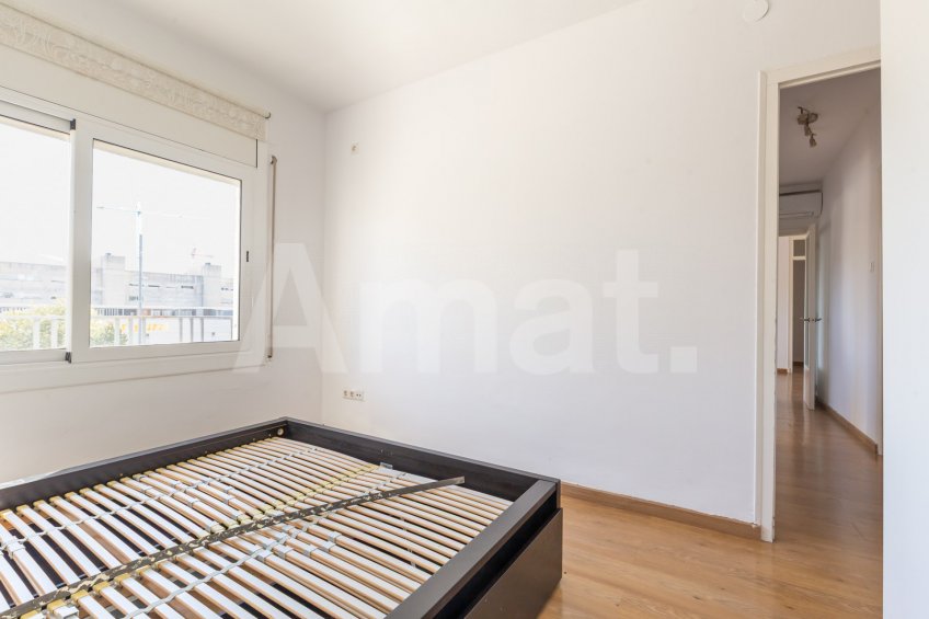 Bright 3-bedroom apartment in Segle XX -17