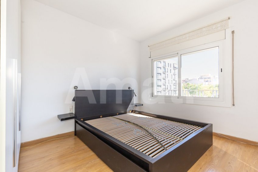 Bright 3-bedroom apartment in Segle XX -18