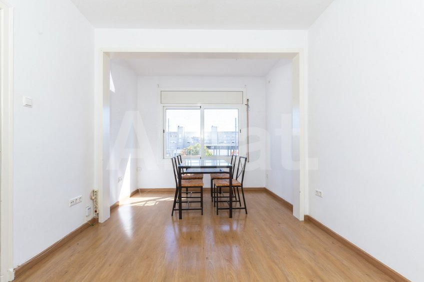 Bright 3-bedroom apartment in Segle XX -2
