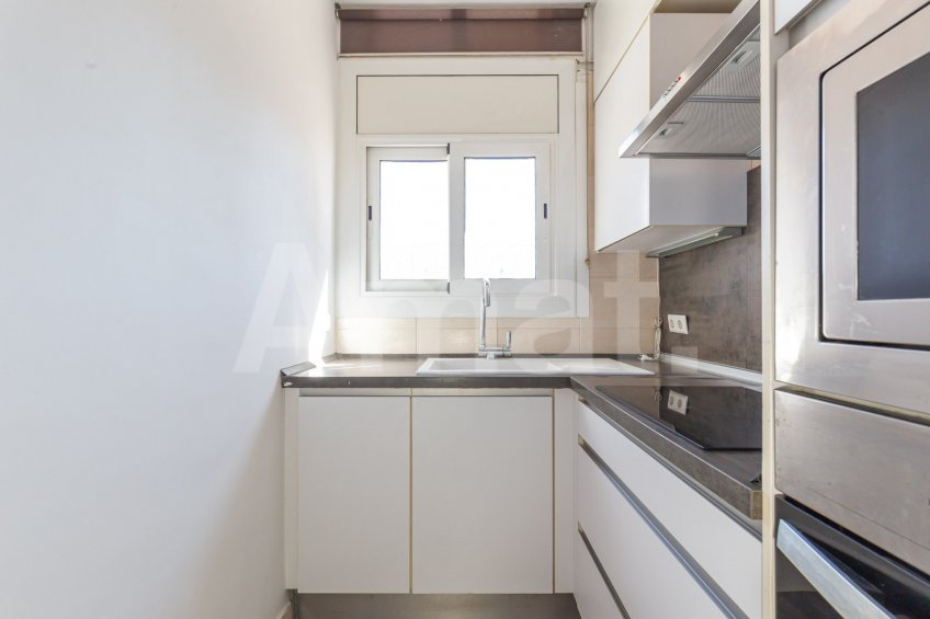 Bright 3-bedroom apartment in Segle XX -9
