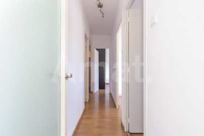 Bright 3-bedroom apartment in Segle XX -10