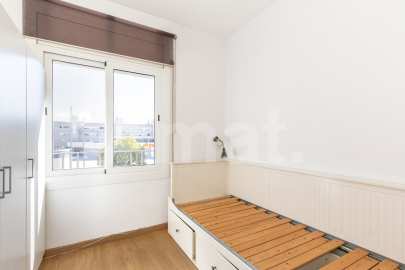 Bright 3-bedroom apartment in Segle XX -13