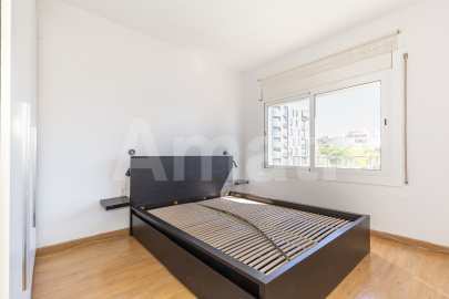 Bright 3-bedroom apartment in Segle XX -18