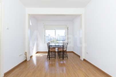Bright 3-bedroom apartment in Segle XX -2