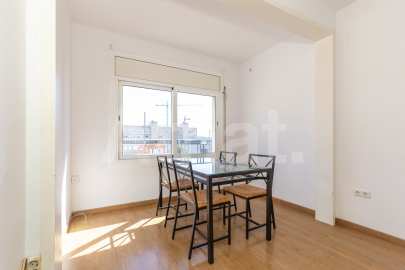 Bright 3-bedroom apartment in Segle XX -5