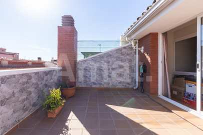 AMAT IMMOBILIARIS ofrece esta espectacular casa adosada en pleno centro de Rubí -38