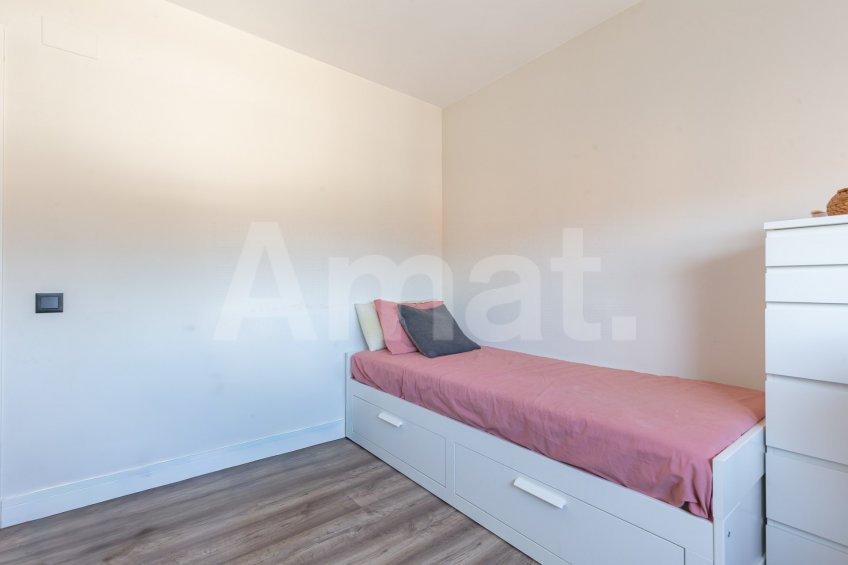 Duplex fully refurbished in one of the best areas in town -24