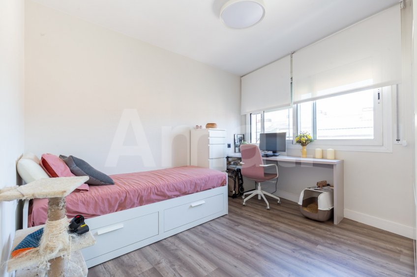 Duplex fully refurbished in one of the best areas in town -25