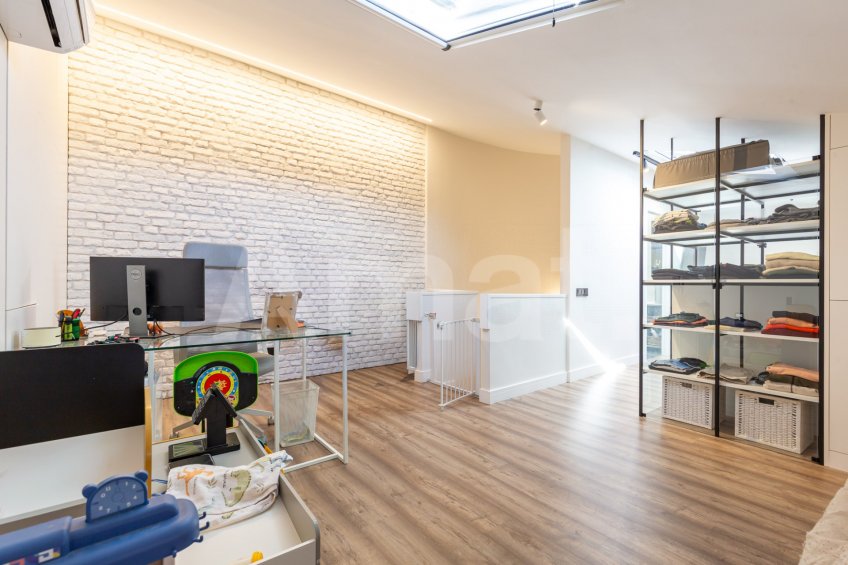 Duplex fully refurbished in one of the best areas in town -36