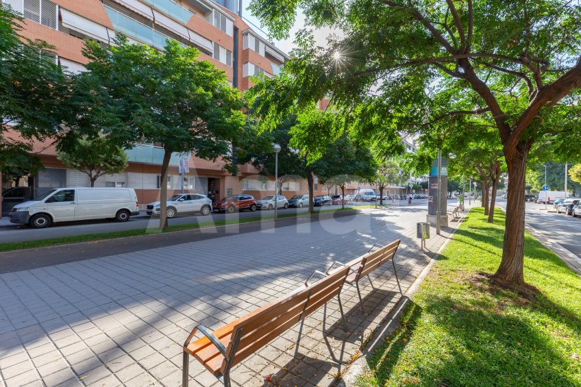 Duplex fully refurbished in one of the best areas in town -44