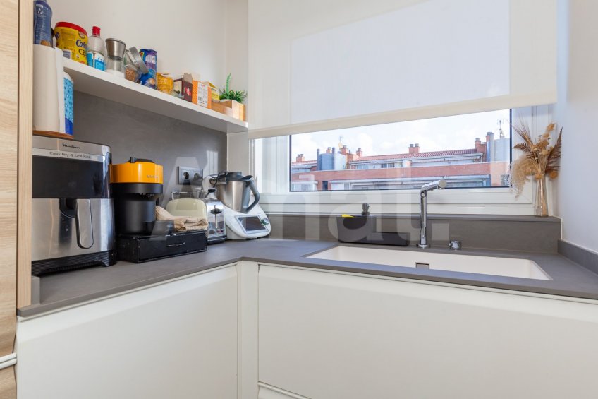 Duplex fully refurbished in one of the best areas in town -8