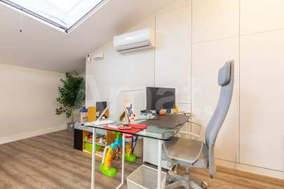 Duplex fully refurbished in one of the best areas in town -38