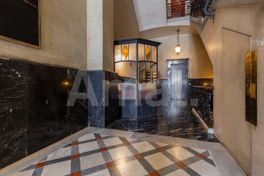 Office on Ronda Universitat with versatile spaces -17