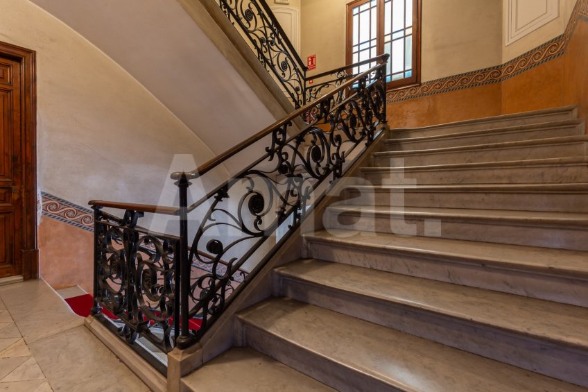 Office on Ronda Universitat with versatile spaces -18