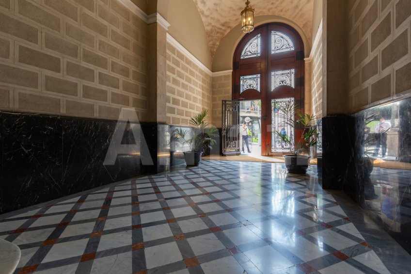 Office on Ronda Universitat with versatile spaces -20