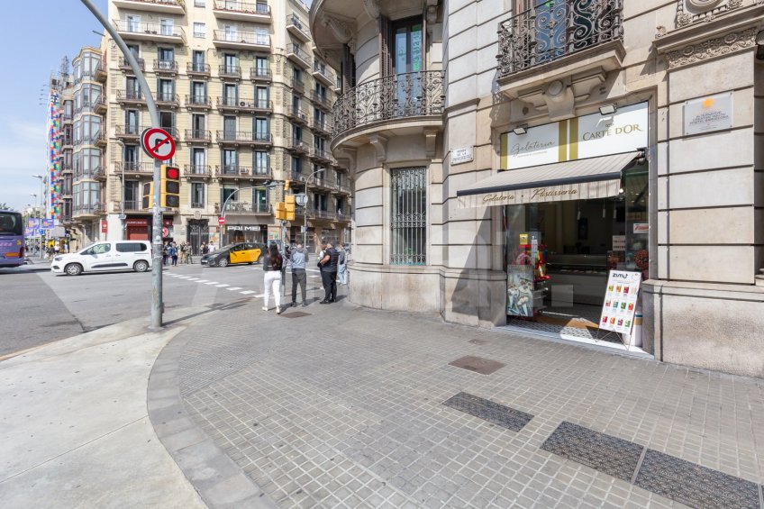 Office on Ronda Universitat with versatile spaces -21