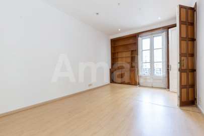 Office on Ronda Universitat with versatile spaces -10