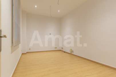 Office on Ronda Universitat with versatile spaces -12