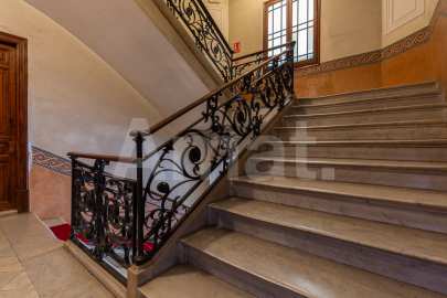 Office on Ronda Universitat with versatile spaces -18