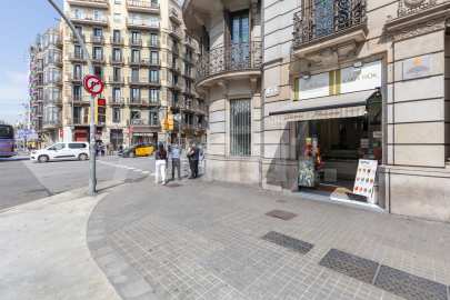 Office on Ronda Universitat with versatile spaces -21