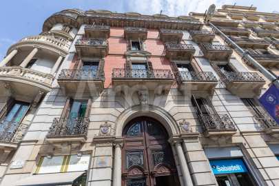 Office on Ronda Universitat with versatile spaces -22