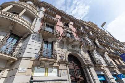 Office on Ronda Universitat with versatile spaces -23
